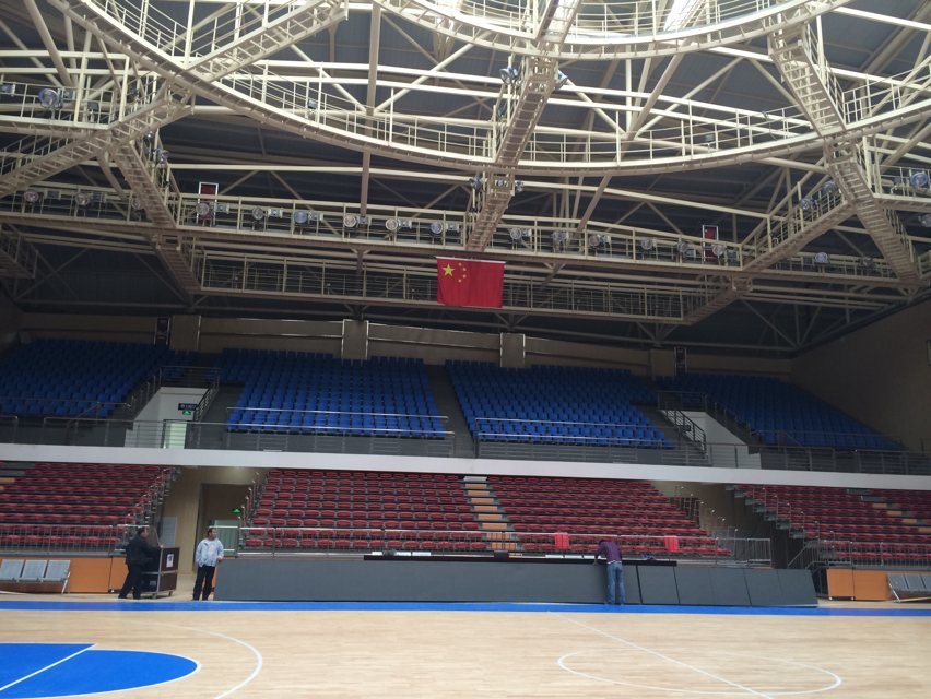 體(tǐ)育中心專業(yè)籃球場(chǎng)